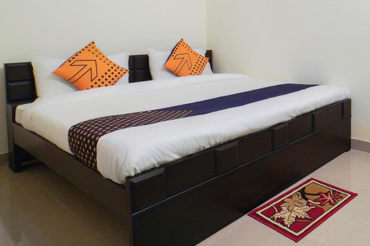 สปอต ออน 67119 โฮเต็ล ศิวัม เรซิเดนซี Hotel Rampura  ภายนอก รูปภาพ
