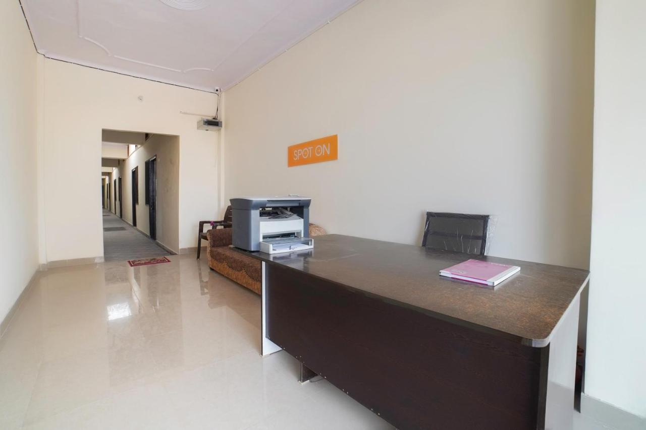 สปอต ออน 67119 โฮเต็ล ศิวัม เรซิเดนซี Hotel Rampura  ภายนอก รูปภาพ