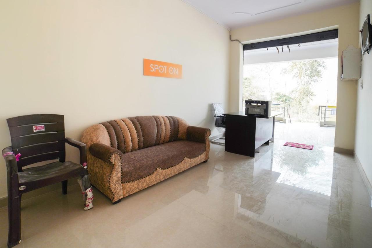 สปอต ออน 67119 โฮเต็ล ศิวัม เรซิเดนซี Hotel Rampura  ภายนอก รูปภาพ
